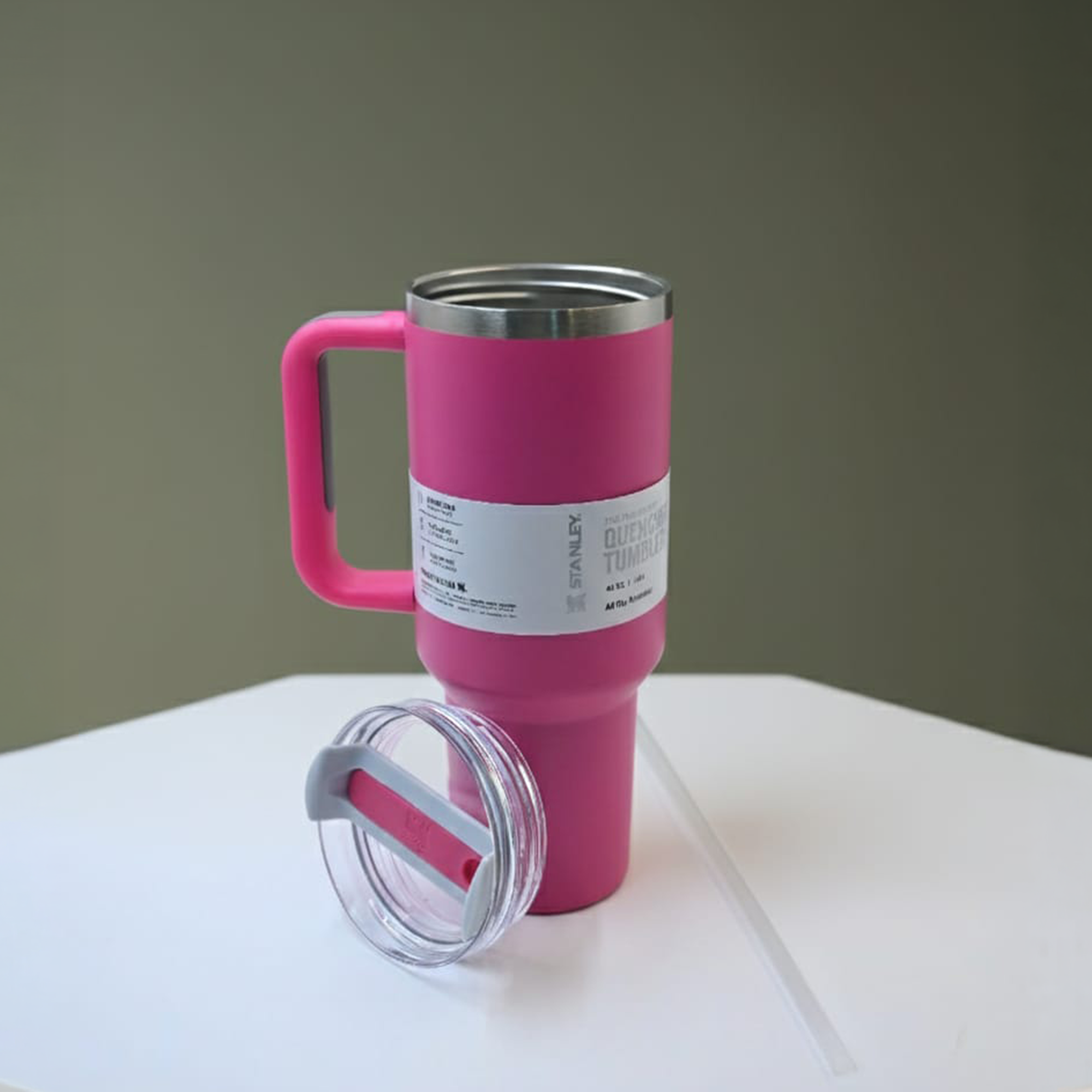 LuxeSip Tumbler – Minimal Insulated Cup for Everyday Elegance