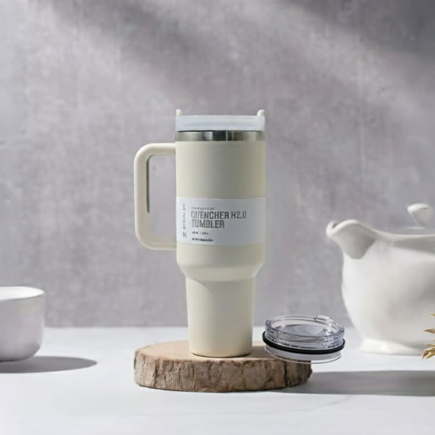 LuxeSip Tumbler – Minimal Insulated Cup for Everyday Elegance