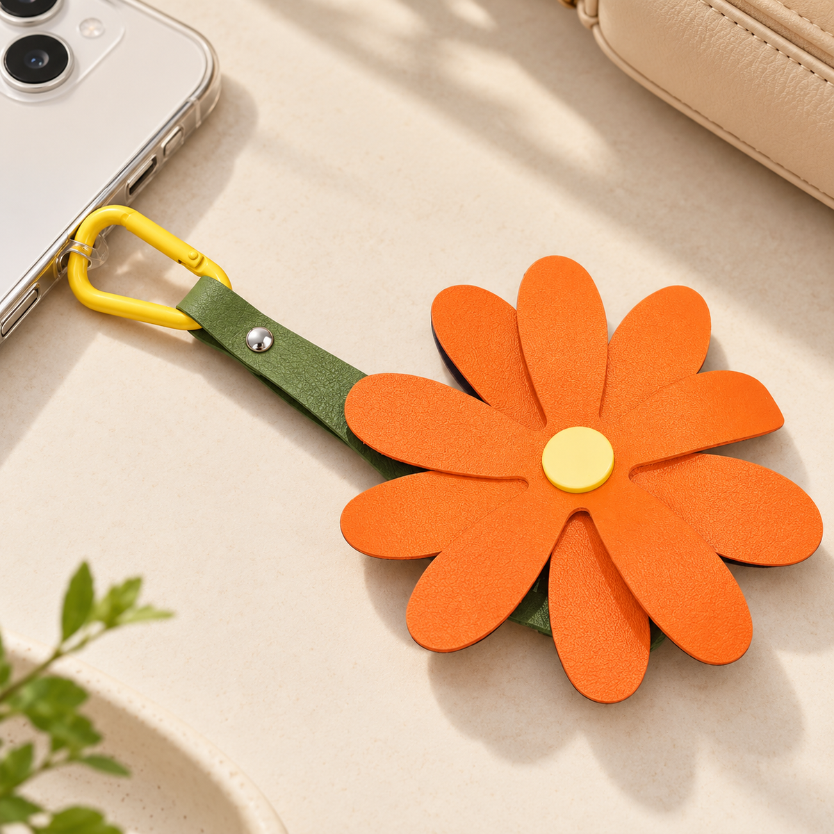 Bloom Daisy Phone Hanging Charm